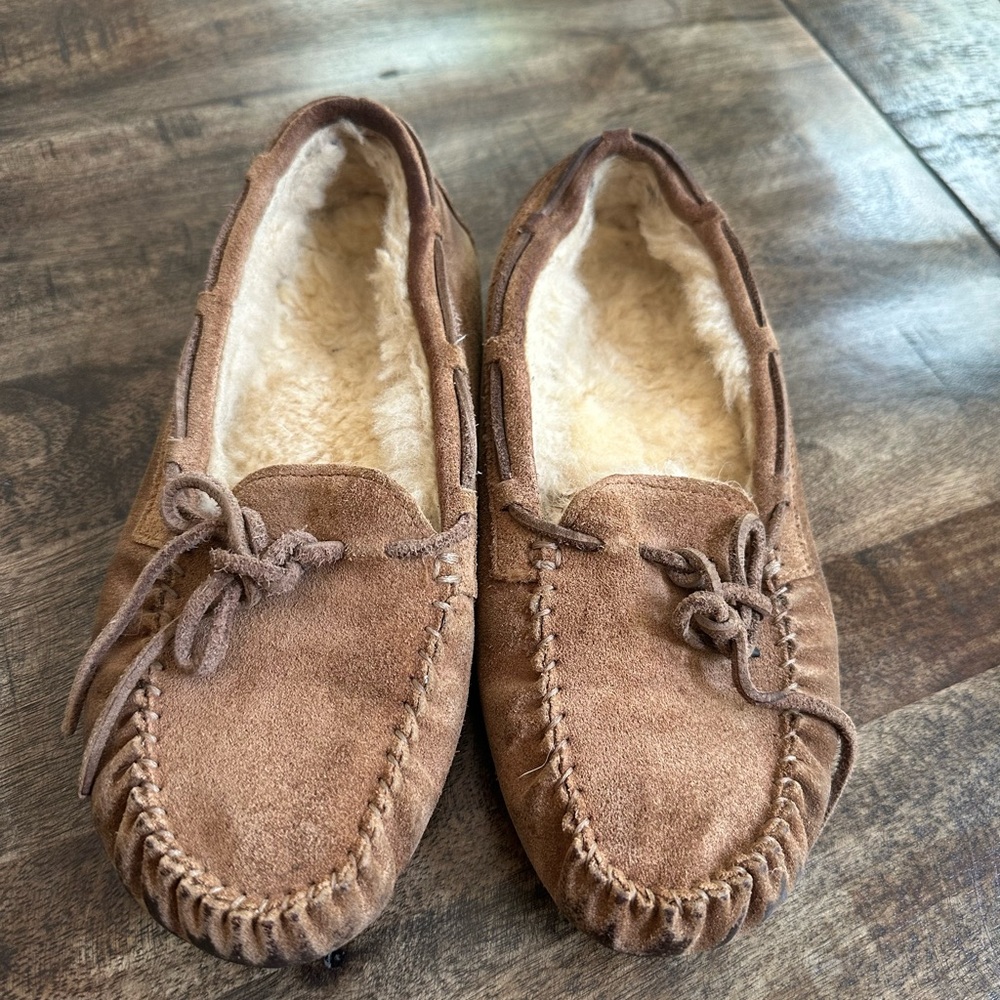 Ugg Moccasin kids size 4, women’s size 5.5